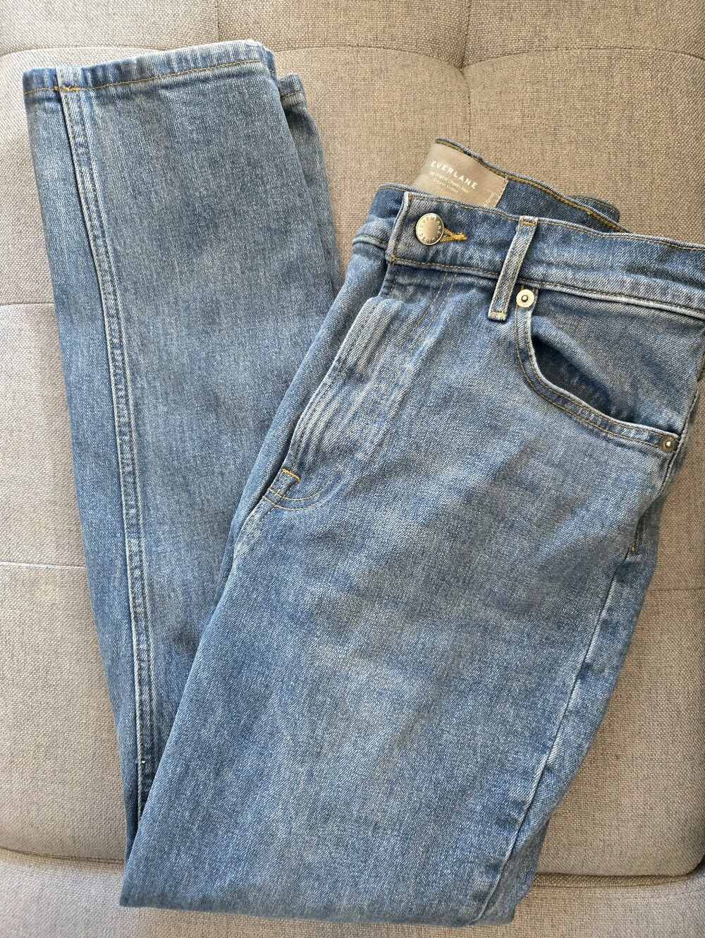 Everlane Organic High-Rise Straight-Leg Crop Jeans in Medium Blue Denim